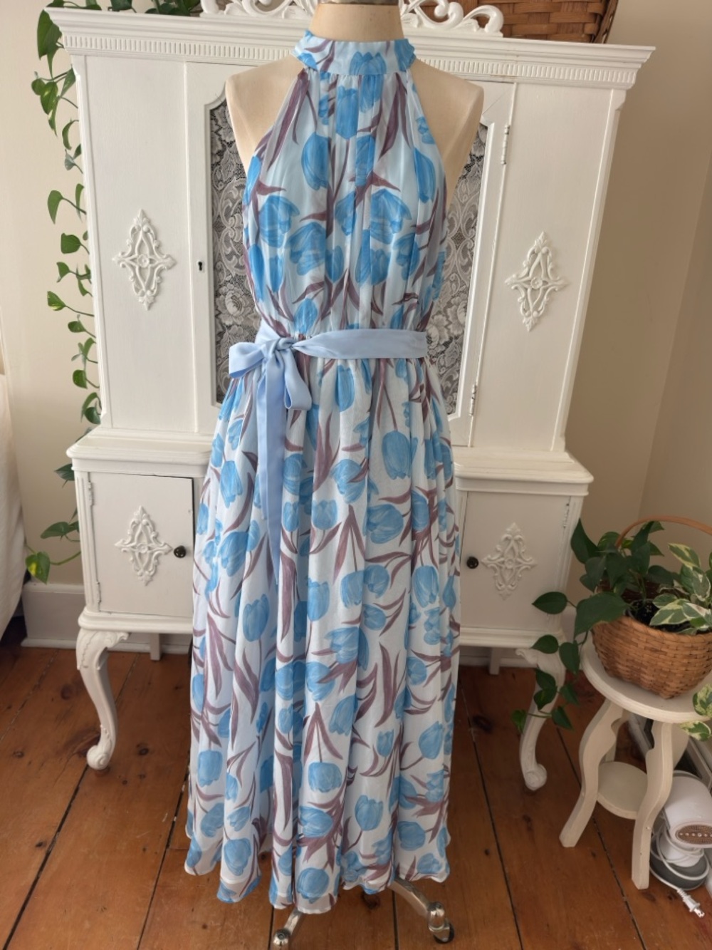 NWT Fehaute Blue Tulip Floral A Line 
Sleeveless Halter Maxi Dress
